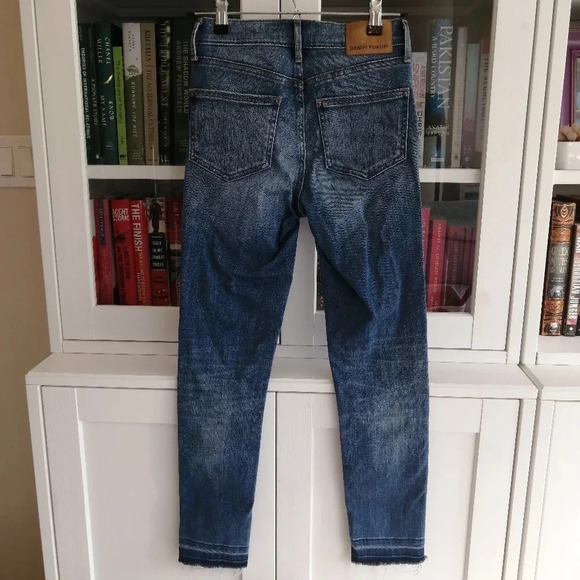 Aritzia Denim Forum Nico Mid Rise Skinny Crop Jeans in Medium Lagoon 24 - Picture 4 of 16